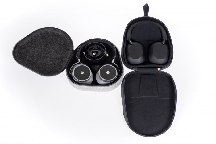 Links die Tasche des MW75, rechts die Tasche des WH-1000XM5 von Sony (Bild: Martin Wolf Golem.de)