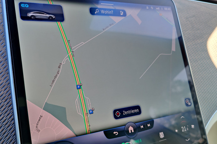 Ist die Karte nicht zentriert, verschwinden jedoch die Navigationshinweise teilweise komplett. (Foto: Friedhelm Greis/Golem.de)