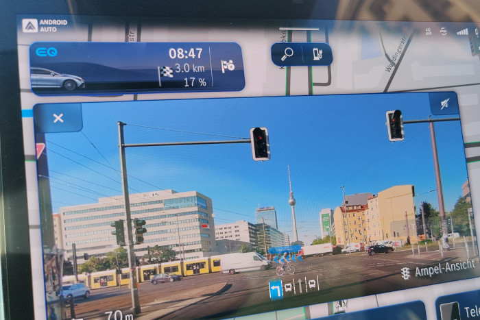 Auf Wunsch lassen sich an Kreuzungen die Ampeln im Navi einblenden. (Foto: Friedhelm Greis/Golem.de)