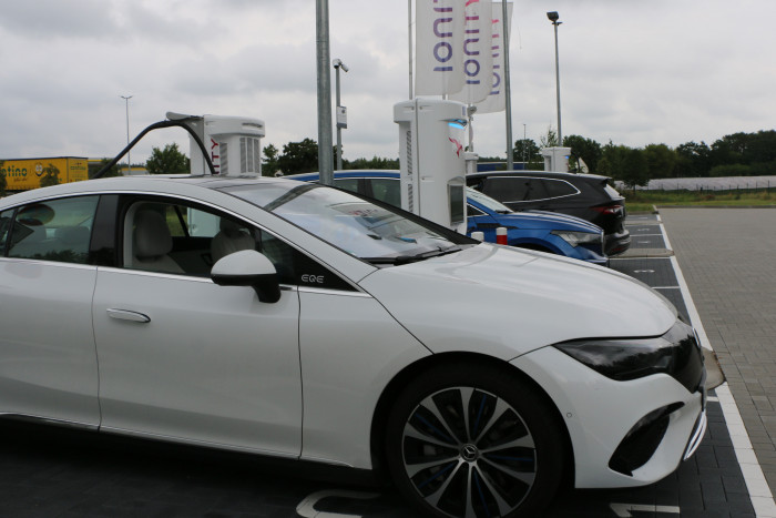 Die Ladestationen sind in der Ferienzeit inzwischen stark frequentiert. (Foto: Friedhelm Greis/Golem.de)