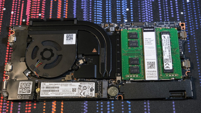 Das Mainboard verwendet nun Alder Lake. (Bild: Oliver Nickel/Golem.de)