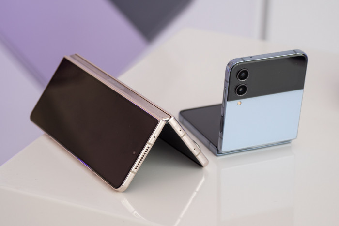 Das Galaxy Z Fold 4 und das Galaxy Z Flip 4 von Samsung (Bild: Martin Wolf/Golem.de)