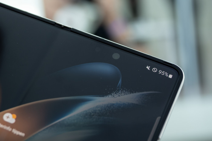 So sieht die Under-Display-Camera bei dunklen Bildschirminhalten aus. (Bild: Martin Wolf/Golem.de)