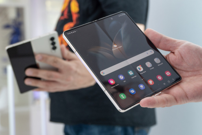 Vor allem bei dunklen Hintergr&uuml;nden und von der Seite ...