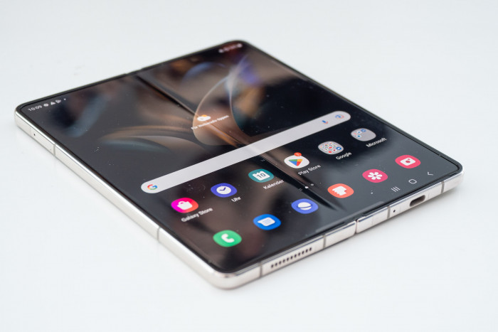 Das innenliegende AMOLED-Display des Fold 4 ist 7,6 Zoll gro&szlig;. (Bild: Martin Wolf/Golem.de)