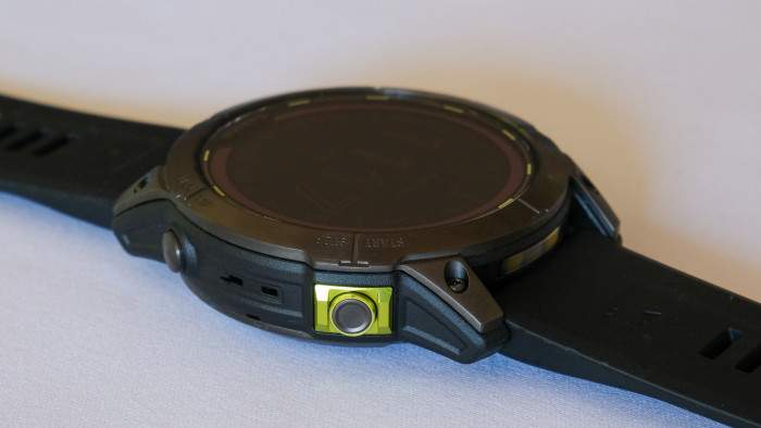 Die auffällig grün-gelbe Taste der Enduro 2 (P. Steinlechner/Golem.de)