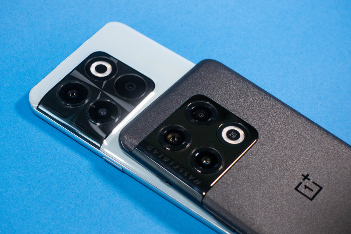 Das Kameramodul geht beim 10 Pro etwas eleganter in den Rahmen über. (Bild: Tobias Költzsch/Golem.de)