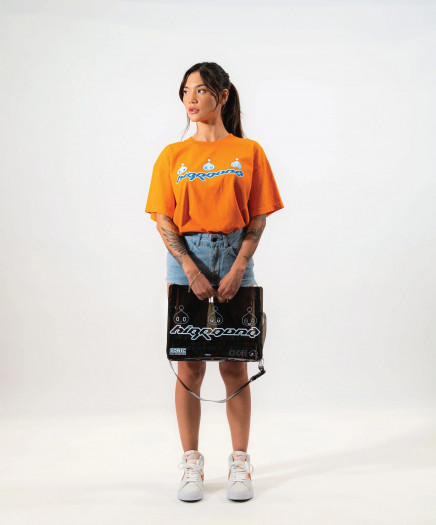 Ein weiteres T-Shirt und die Umhängetasche (Bild: Higround)