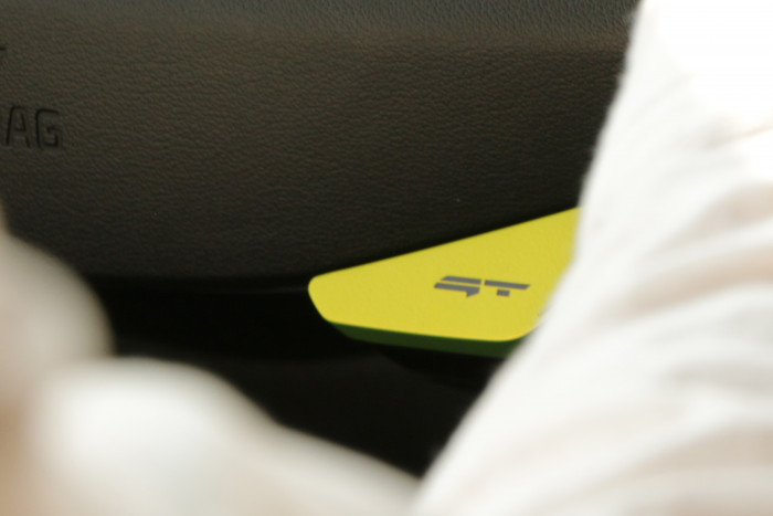 Mit einer zusätzlichen GT-Taste am Lenkrad lässt sich der Sportmodus aktivieren. (Foto: Friedhelm Greis/Golem.de)