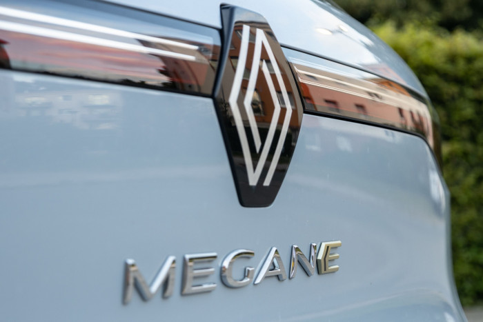 Die neue Generation des Mégane gibt es nur mit E-Antrieb. Der Verbrenner bleibt aber auf dem Markt. (Bild: Werner Pluta/Golem.de)