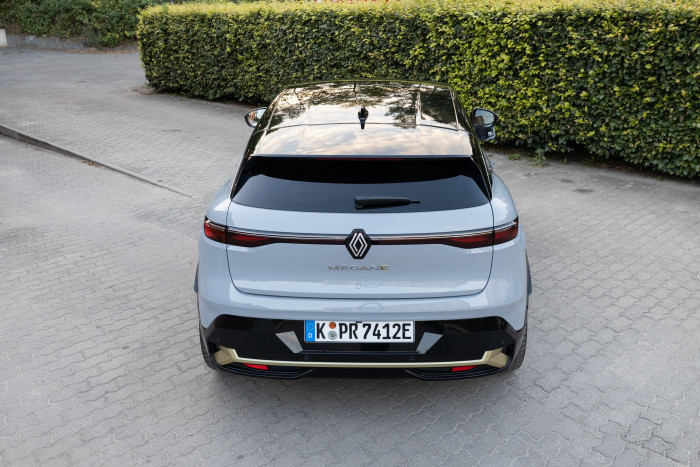 Der Verbrauch auf einer Langstrecke etwa 17,5 kWh auf 100 Kilometer. (Bild: Werner Pluta/Golem.de)