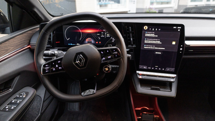 Blick auf Lenkrad und Instrumententafel. (Bild: Werner Pluta/Golem.de)