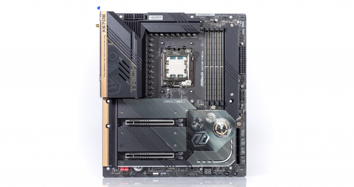 Das Asrock X670E Taichi mit Sockel AM5 alias LGA 1718 (Bild: Golem.de)