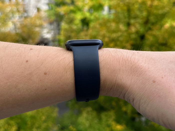 Unser Testmodell hat ein Silikonarmband. (Bild: Tobias Költzsch/Golem.de)