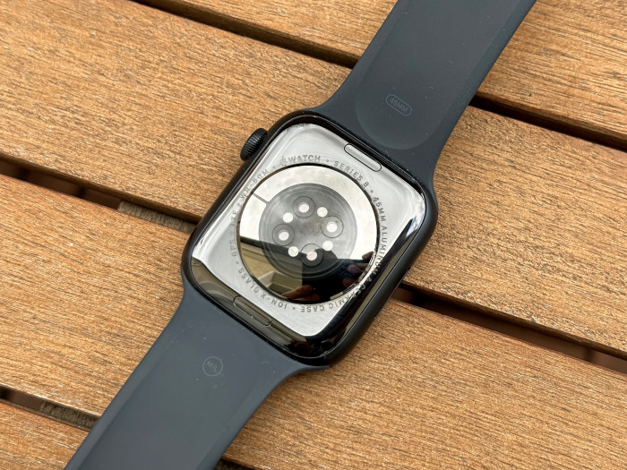 Auf der Rückseite ist wieder das Sensor-Array eingebaut. (Bild: Tobias Költzsch/Golem.de)