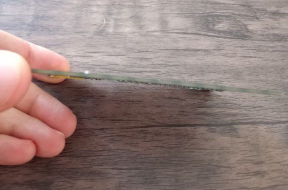 Die Bauteile des Ello LC1 sind in der Platine versenkt, weshalb der Computer sehr flach ist. (Bild: Kn/vD/Hackaday)