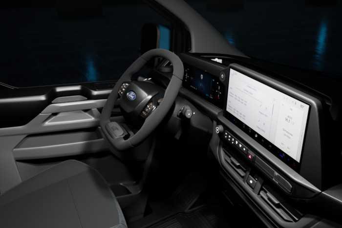Der Transporter verfügt über einen großen Bildschirm über der Mittelkonsole. (Foto: Ford)