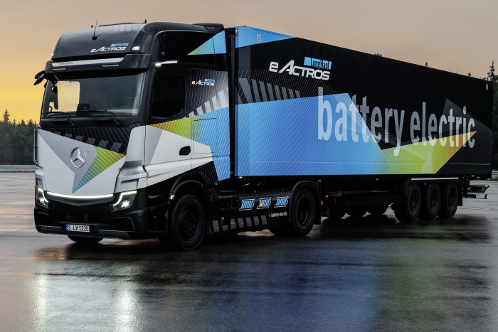 Der Mercedes-Benz eActros Long Haul soll 500 km weit kommen. (Foto: Daimler Trucks)