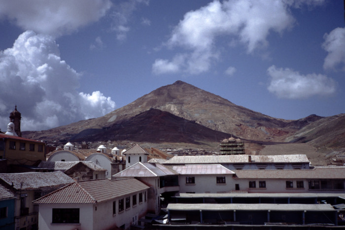 Der Cerro Rico (reicher Berg) in Potosí hat den Spaniern immense Silbervorkommen beschert. (Foto: Friedhelm Greis/Golem.de)