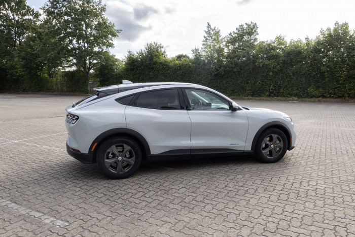 Das Fahrzeug ist mit 4,71 Meter recht groß, der Radstand beträgt knapp 3 Meter. (Bild: Werner Pluta/Golem.de)