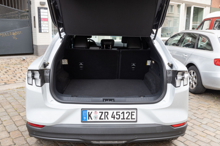 Im Kofferraum ist viel Platz. (Bild: Werner Pluta/Golem.de)