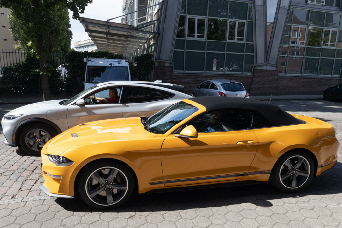 Der Mach-E hat mehr Ähnlichkeit damit als mit dem Ur-Mustang. (Bild: Werner Pluta/Golem.de)