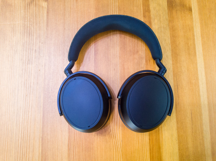 Sennheisers Momentum 4 Wireless (Bild: Ingo Pakalski/Golem.de)