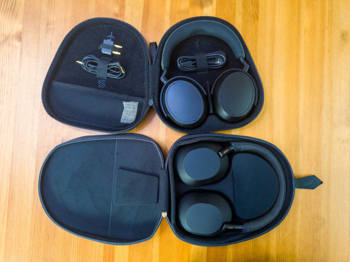 Oben Momentum 4 Wireless in der Tasche, darunter WH-1000XM in der Tasche (Bild: Ingo Pakalski/Golem.de)