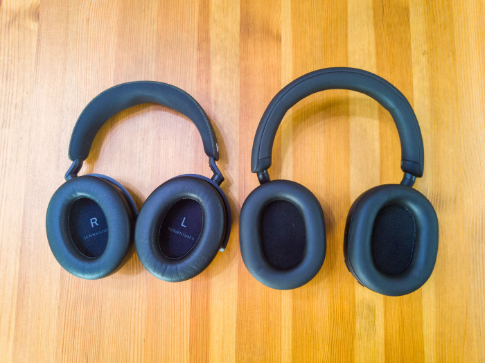 Links Momentum 4 Wireless, rechts WH-1000XM5 (Bild: Ingo Pakalski/Golem.de)