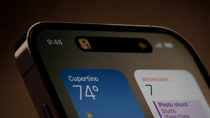 Der Frontkamerabereich wird auch für Benachrichtigungen verwendet. (Bild: Apple/Screenshot: Golem.de)