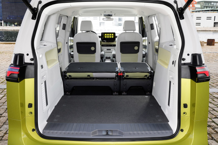 Mit umgeklappten Sitzbänken beträgt das Ladevolumen 2.205 Liter. (Foto: Volkswagen)