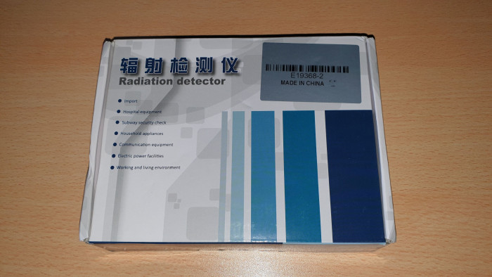 Das NR-850 wird in einer einfachen Pappschachtel geliefert und lässt deutlich den chinesischen Ursprung erkennen. (Bild: Mathias Küfner)