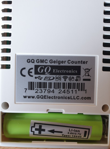 Der Lithium-Ionen-Akku ist bereits eingebaut und vorgeladen, lässt sich aber tauschen und auch im Gerät aufladen. (Bild: Mathias Küfner)