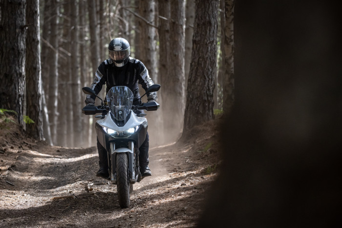 Die Zero DSR/X kostet ab 26.550 Euro, die ersten Maschinen sollen noch im September 2022 bei Händlern in Deutschland ankommen. (Bild: Peter Ilg)