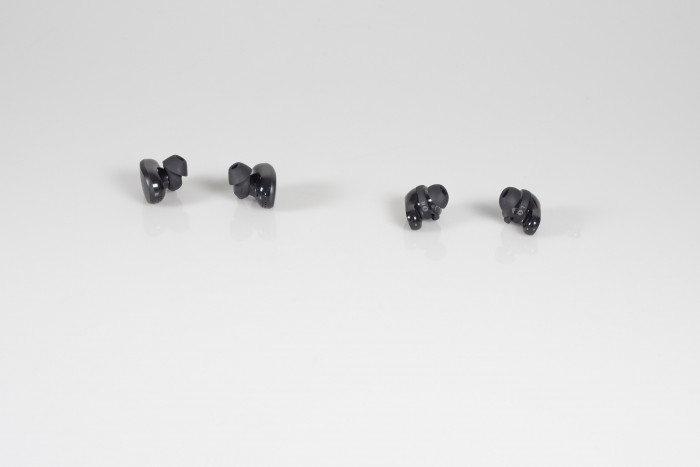 Links die Quiet Comfort Earbuds der ersten Generation, rechts die neuen Quiet Comfort Earbuds II (Bild: Nina Völkel/Golem.de)