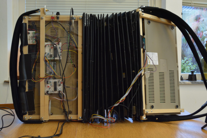 Das Commodordion von der Rückseite (Bild: Linus Akesson)
