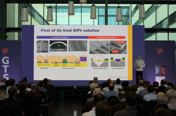 Bald kommt auch noch der Laser mit auf den Fotonix-Chip. (Bild: Johannes Hiltscher, Golem.de)