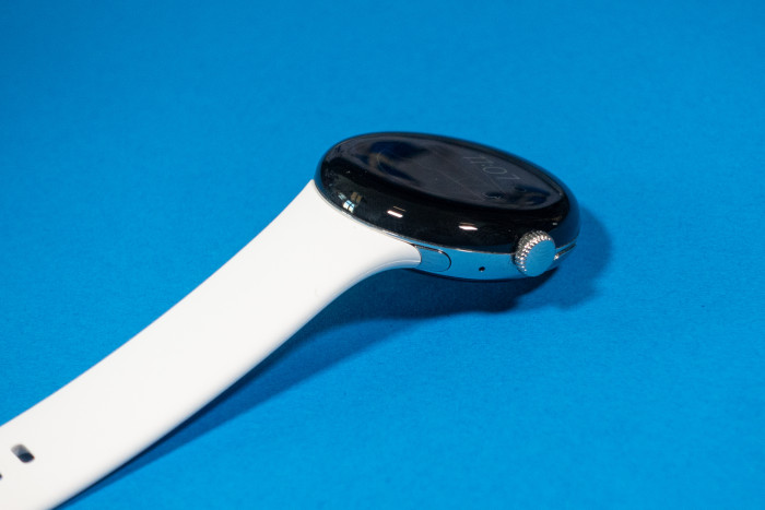 Die Armbänder fügen sich dank des Befestigungssystems gut ein. (Bild: Tobias Költzsch/Golem.de)