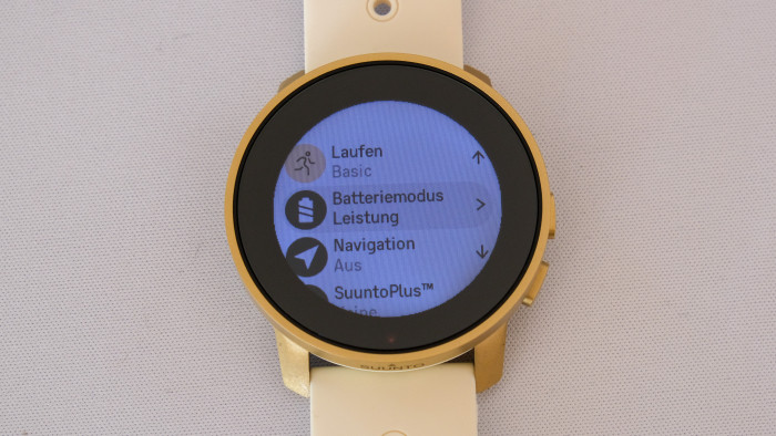 Direkt auf der Uhr wählen wir den GPS-Modus. (Bild: P. Steinlechner/Golem.de)