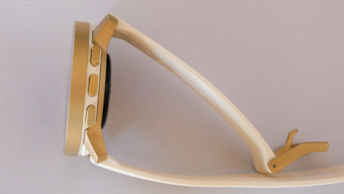 Die drei seitlichen Tasten haben tolle Druckpunkte. (Bild: P. Steinlechner/Golem.de)