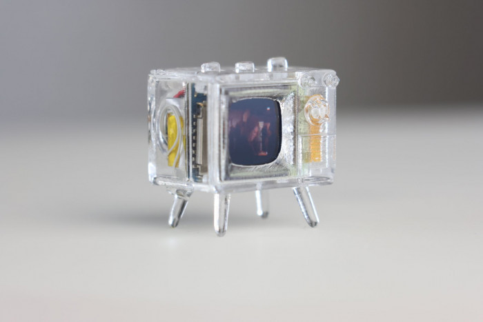 Der TinyTV Mini mit durchsichtigem Gehäuse (Bild: Tinycircuits)
