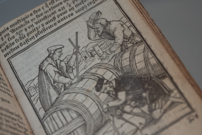 Auch eine Sammlung historischer Rechenbücher gibt es hier. (Bild: Martin Wolf / Golem.de)