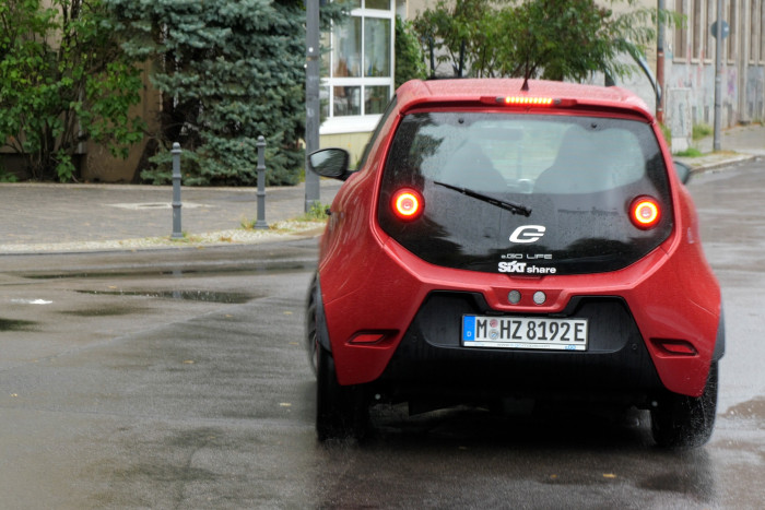 Mit einer Breite von 1,75 m ist der Kleinwagen nicht besonders schmal. (Foto: Martin Wolf/Golem.de)