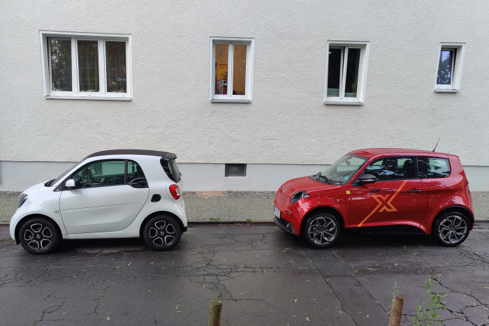 Hingegen ist ein Smart im Vergleich zum e.Go sichtbar kürzer. (Foto: Friedhelm Greis/Golem.de)
