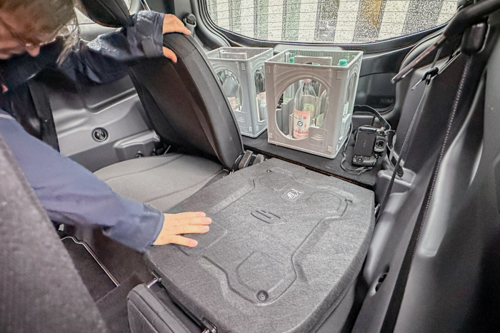 Durch das Umklappen der Rücksitze steigt das Ladevolumen von 140 auf 460 Liter. (Foto: Martin Wolf/Golem.de)