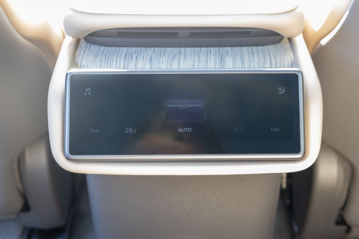 Über dieses Display kann hinten die Temperatur geregelt werden. (Bild: Werner Pluta/Golem.de)