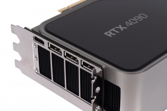 Bei den Anschlüssen bleibt es bei 3x Displayport und 1x HDMI. (Bild: Martin Wolf/Golem.de)