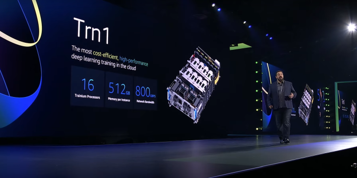 Die eigenen Trainium-Chips bietet AWS in einer Instanz für KI-Training an. (Bild: AWS)