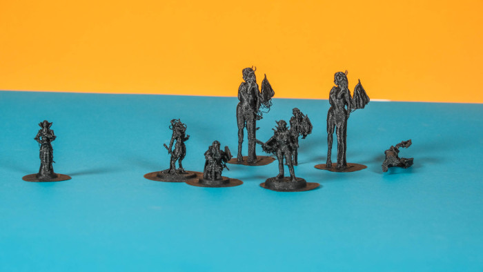 Bei Miniaturen hat der Filamentdrucker Probleme. (Bild: Oliver Nickel/Golem.de)