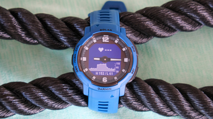 Den Puls misst die Crossover am Handgelenk. (Bild: P. Steinlechner / Golem.de)